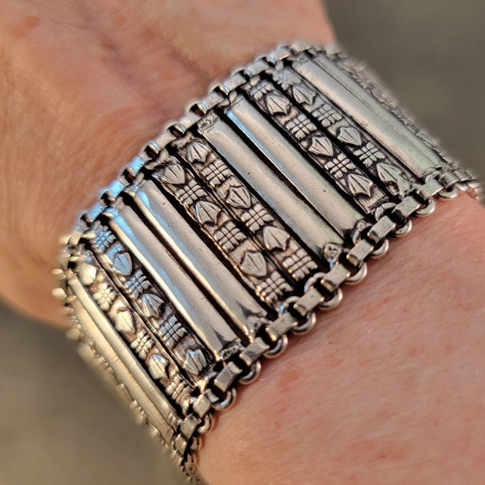 Artisan 800 Silver Rajasthani Wide Decorative Embossed Link Bracelet
